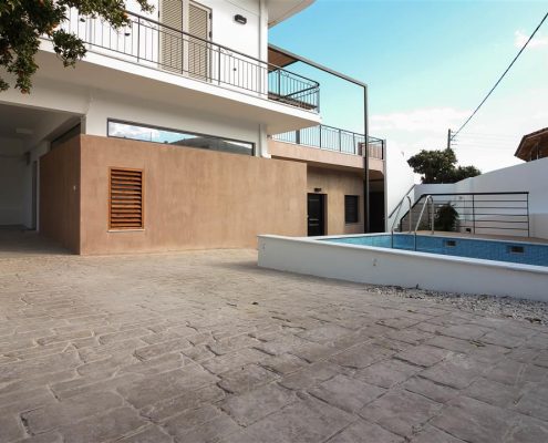 This photo show the external view of a building along side with the pool. It is related to house number 7.